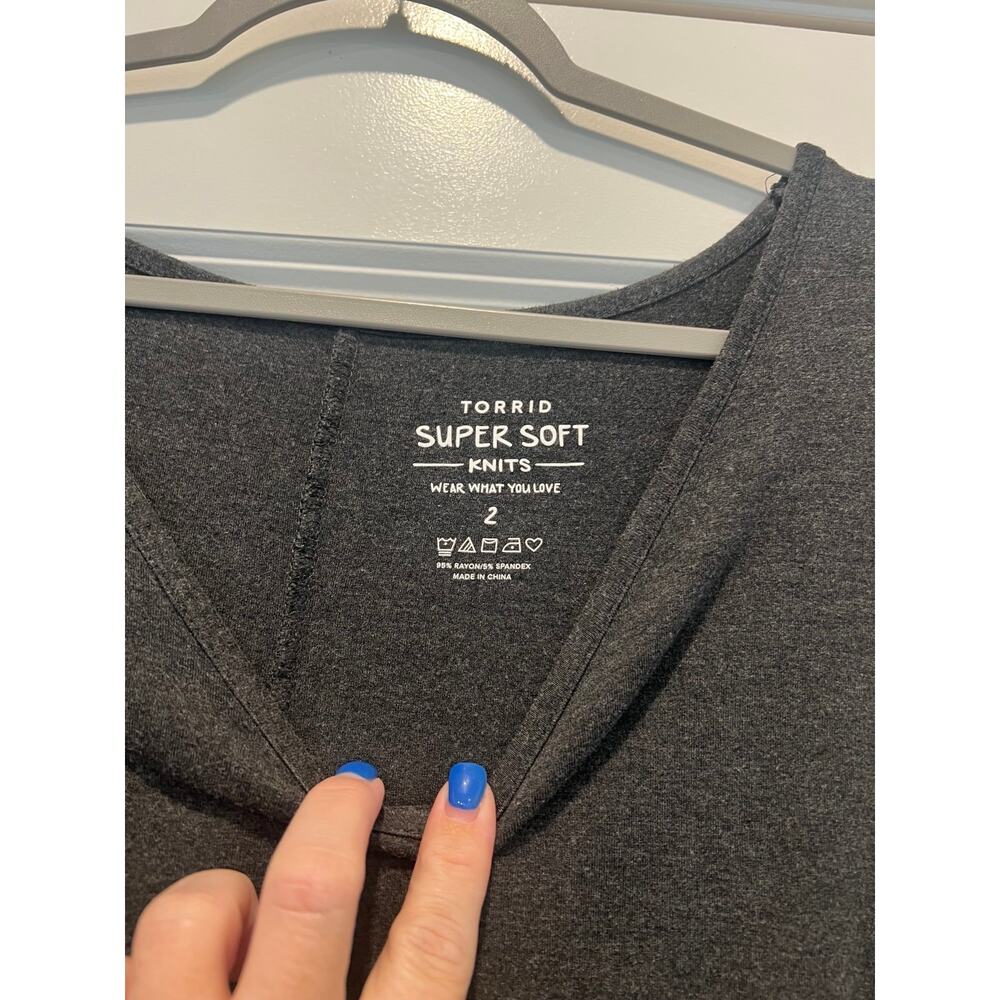 Torrid Dark Gray Super Soft Tee size 2 - Picture 2 of 4